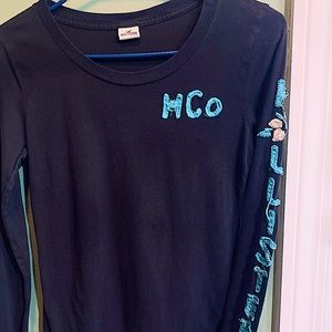 Vintage Hollister long sleeve logo shirt  it’s a size small